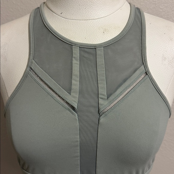 Alo Yoga Half Moon Bra in Sage Green size M - Picture 3 of 6